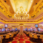 pakaian-dan-gaya-hidup-mewah-identik-dengan-dunia-casino