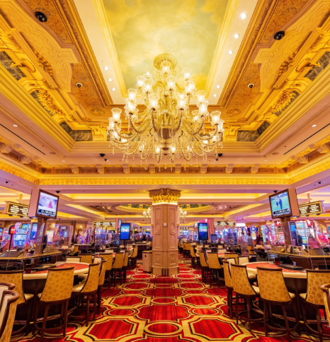 pakaian-dan-gaya-hidup-mewah-identik-dengan-dunia-casino