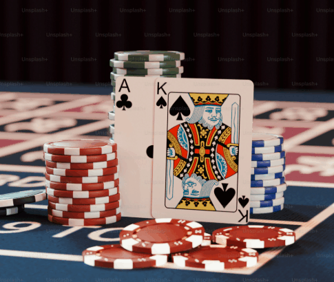 ketegangan-kolektif-saat-meja-penuh-menanti-hasil-kartu